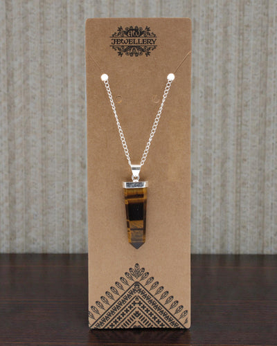 Tiger Flame – Płaski Wisior z Tygrysiego Oka w Szlifie Kryształu