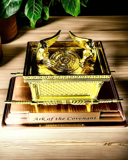 Majestuosa Miniatura del Arca de la Alianza en Marco Dorado 11.2 x 5.8 x 7.3cm - Arca exclusiva, Decoración en Edición Dorada