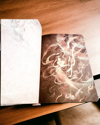 Cuaderno Clásico de Tapa Dura con Motivo de Tejedor - Azul Marino. Posibilidad de grabado