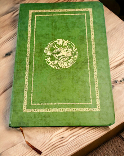 Cuaderno Decorativo Verde con Motivo de Dragón - Inspiraciones de Fantasía, con grabado