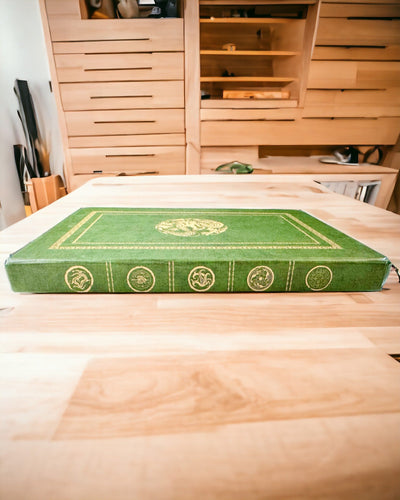 Cuaderno Decorativo Verde con Motivo de Dragón - Inspiraciones de Fantasía, con grabado