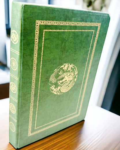 Cuaderno Decorativo Verde con Motivo de Dragón - Inspiraciones de Fantasía, con grabado