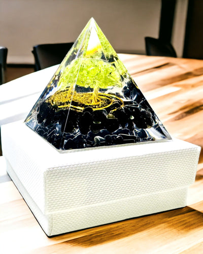 Piramidita de Orgón Reiki con Cristales Naturales - Símbolo Decorativo de Equilibrio de Energía de los Chakras