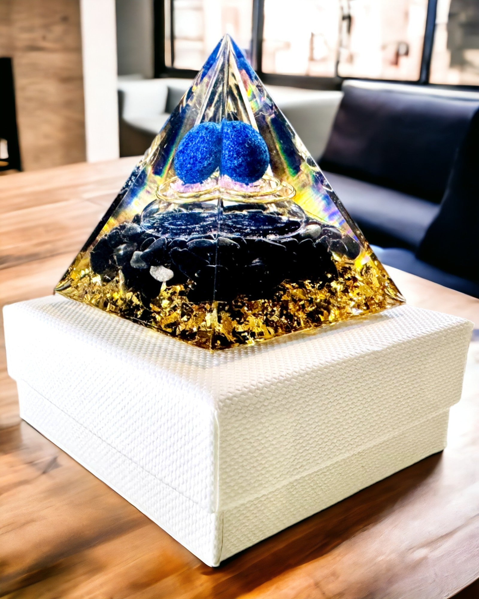 Pirámide Energética de Orgón con Cristales para Meditación – Irradia Energía Positiva y Abundancia