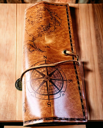 Estuche Retro de Cuero Marrón Oscuro con Motivo de Mapa del Tesoro - Elegante Bolsa para Guardar Tesoros de Escritura