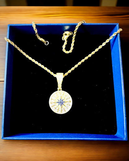 Collar con Colgante de Brújula en Estilo Glamour con Circonitas para Mujeres y Hombres - 2 variantes a elegir, personalización con grabado para regalo