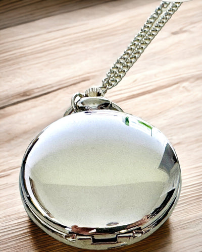 Reloj de Bolsillo Clásico Plateado con Opción de Grabado