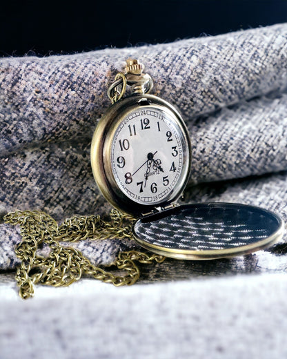 Reloj de bolsillo estilo vintage con opción de personalización - oro cepillado