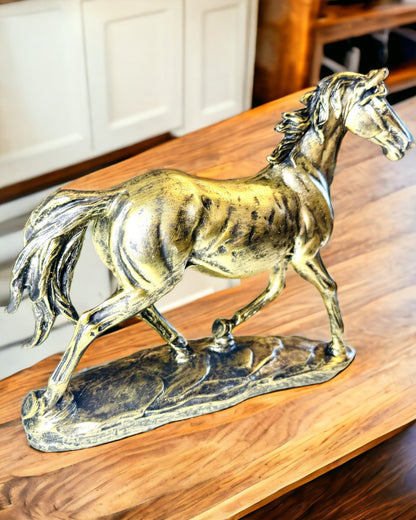 Estatuilla de Caballo al Galope de Resina con Opción de Grabado