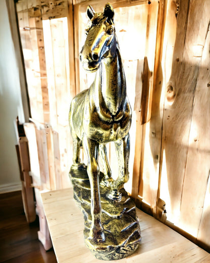 Estatuilla de Caballo al Galope de Resina con Opción de Grabado