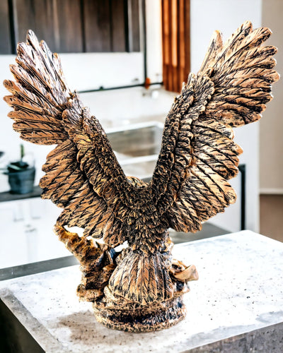 "Władca Wiatrów" - Escultura Retro de Águila en Estilo Vintage con Opción de Grabado