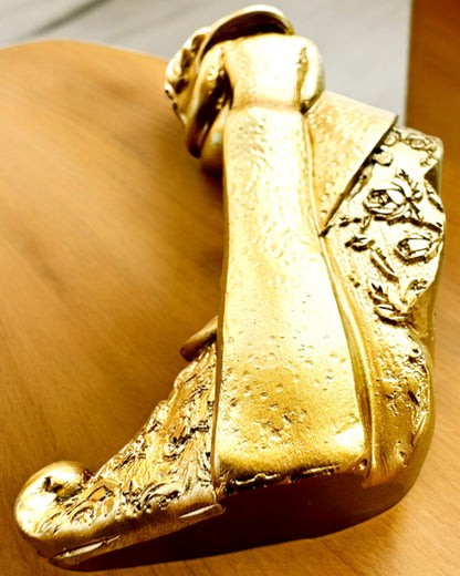 Figura "Amor Eterno" color dorado - 11 cm, Pequeña Figura Decorativa con Opción de Grabado