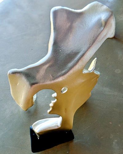 Figura "Elegancia en Piedra" color plateado - Decorativa con Opción de Grabado, 2 dimensiones a elegir