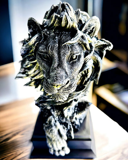 Rey de la Selva León - Majestuosa Estatuilla de León - color plateado, posibilidad de personalización para regalo
