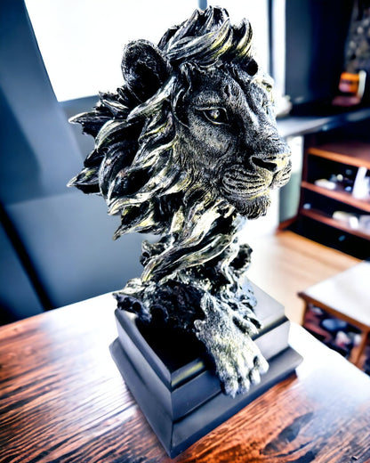 Rey de la Selva León - Majestuosa Estatuilla de León - color plateado, posibilidad de personalización para regalo