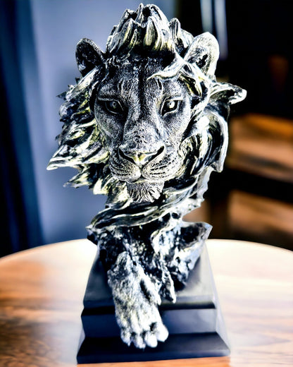 Rey de la Selva León - Majestuosa Estatuilla de León - color plateado, posibilidad de personalización para regalo