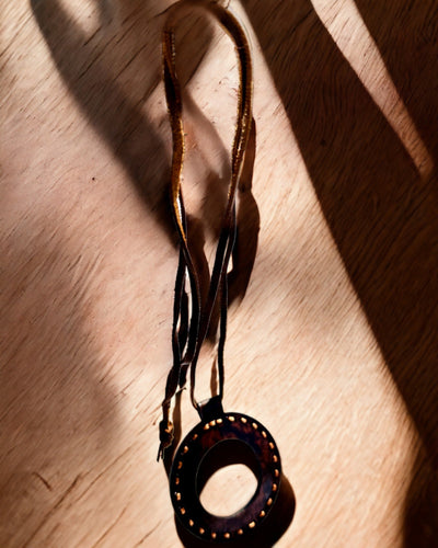 Lupa India Artefakt, de cuero, hecha a mano - posibilidad de personalización con grabado