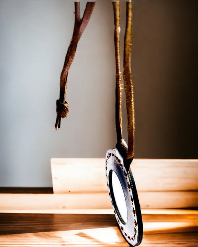 Lupa India Artefakt, de cuero, hecha a mano - posibilidad de personalización con grabado