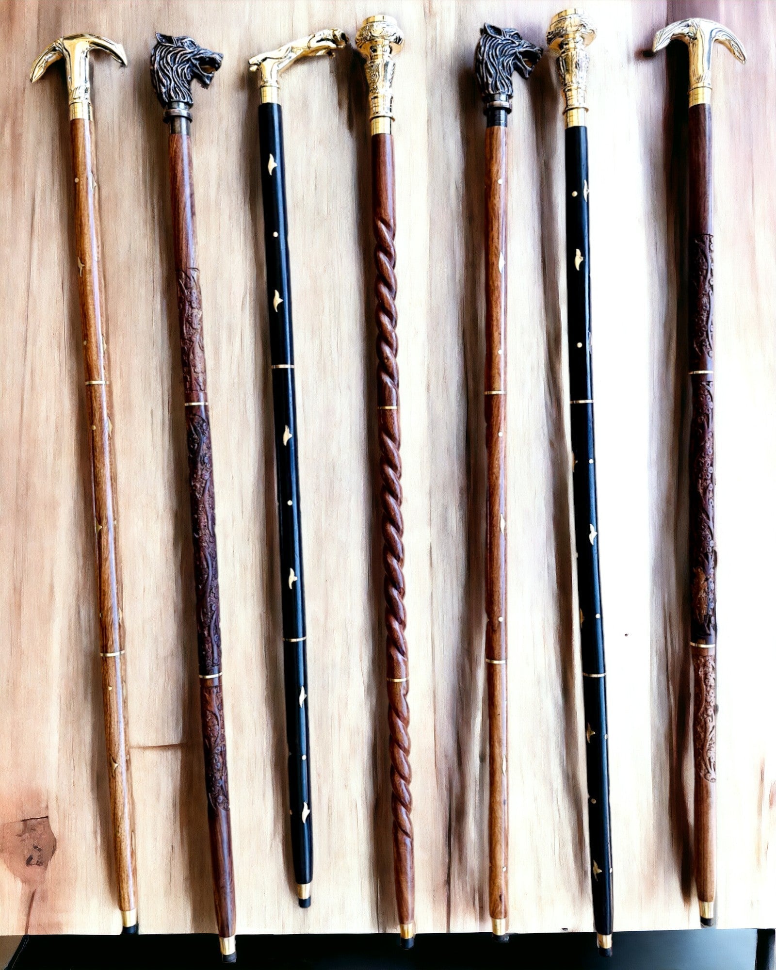 Bastón de paseo 'Wolf' - Madera de Mango India con opción de grabado, adornos dorados marrones