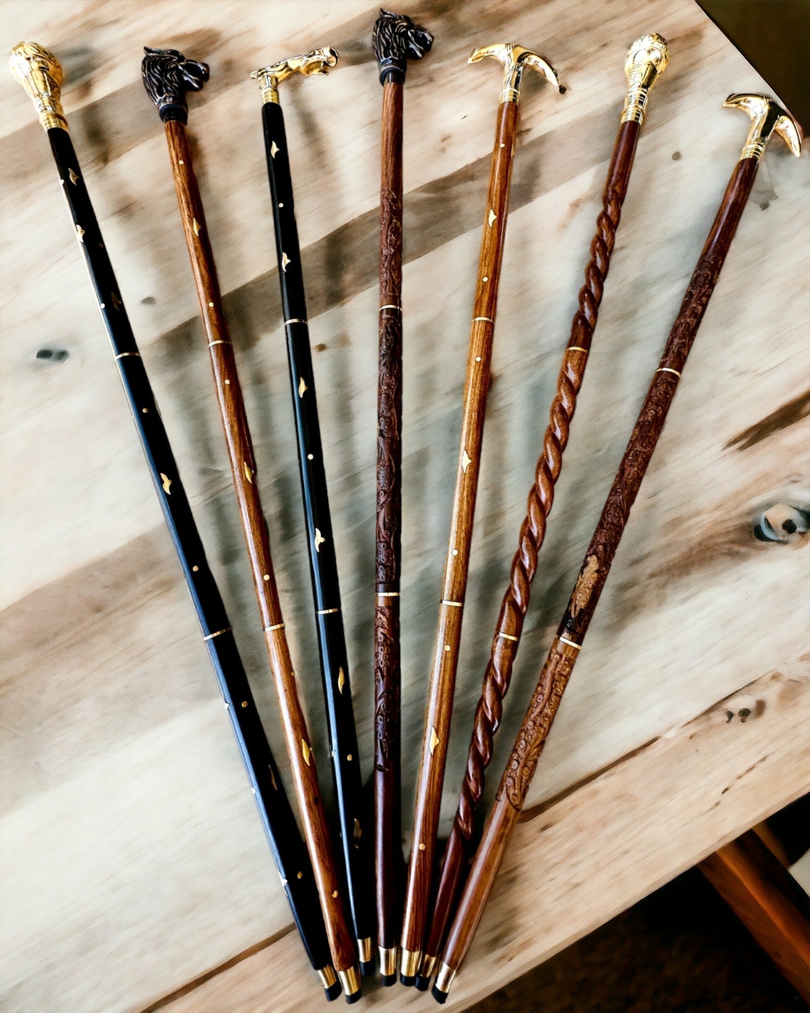 Bastón de paseo 'Wolf' - Madera de Mango India con opción de grabado, adornos dorados marrones