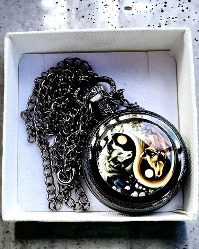 Reloj de Bolsillo "Mystic Wolves" con opción de personalización con grabado