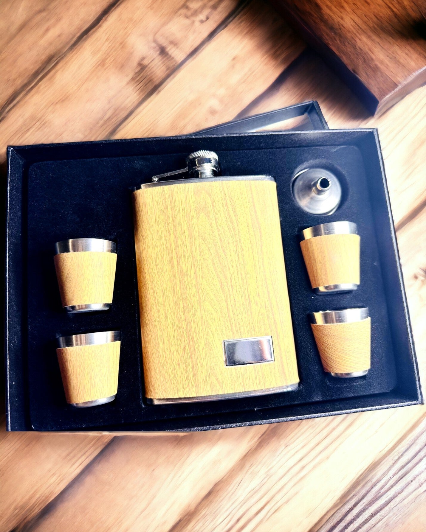 Conjunto de Madera "Piersiówka Elegance" con opción de personalización mediante grabado