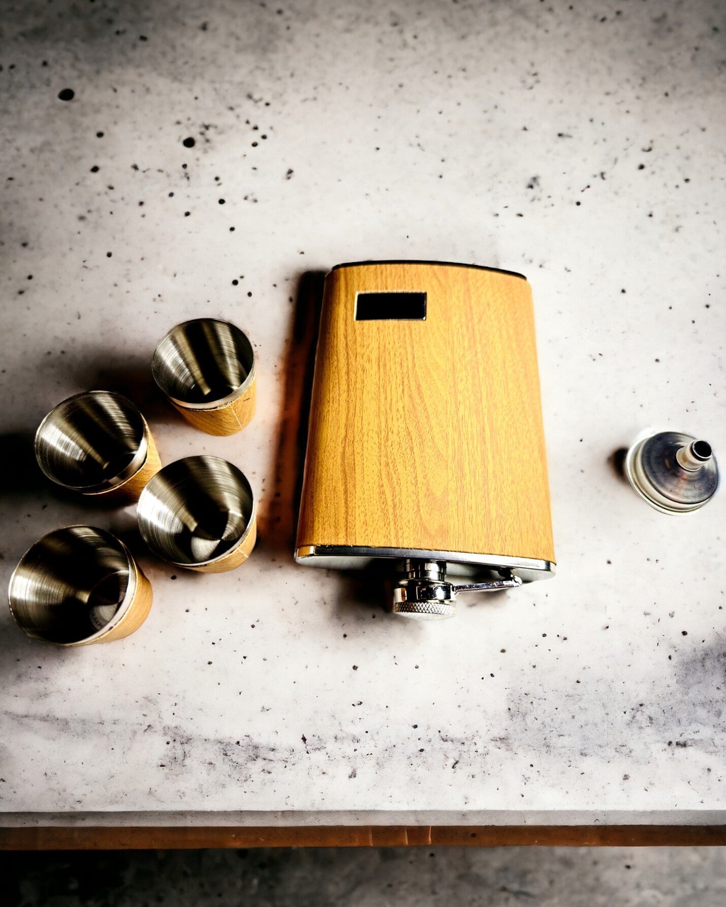Conjunto de Madera "Piersiówka Elegance" con opción de personalización mediante grabado