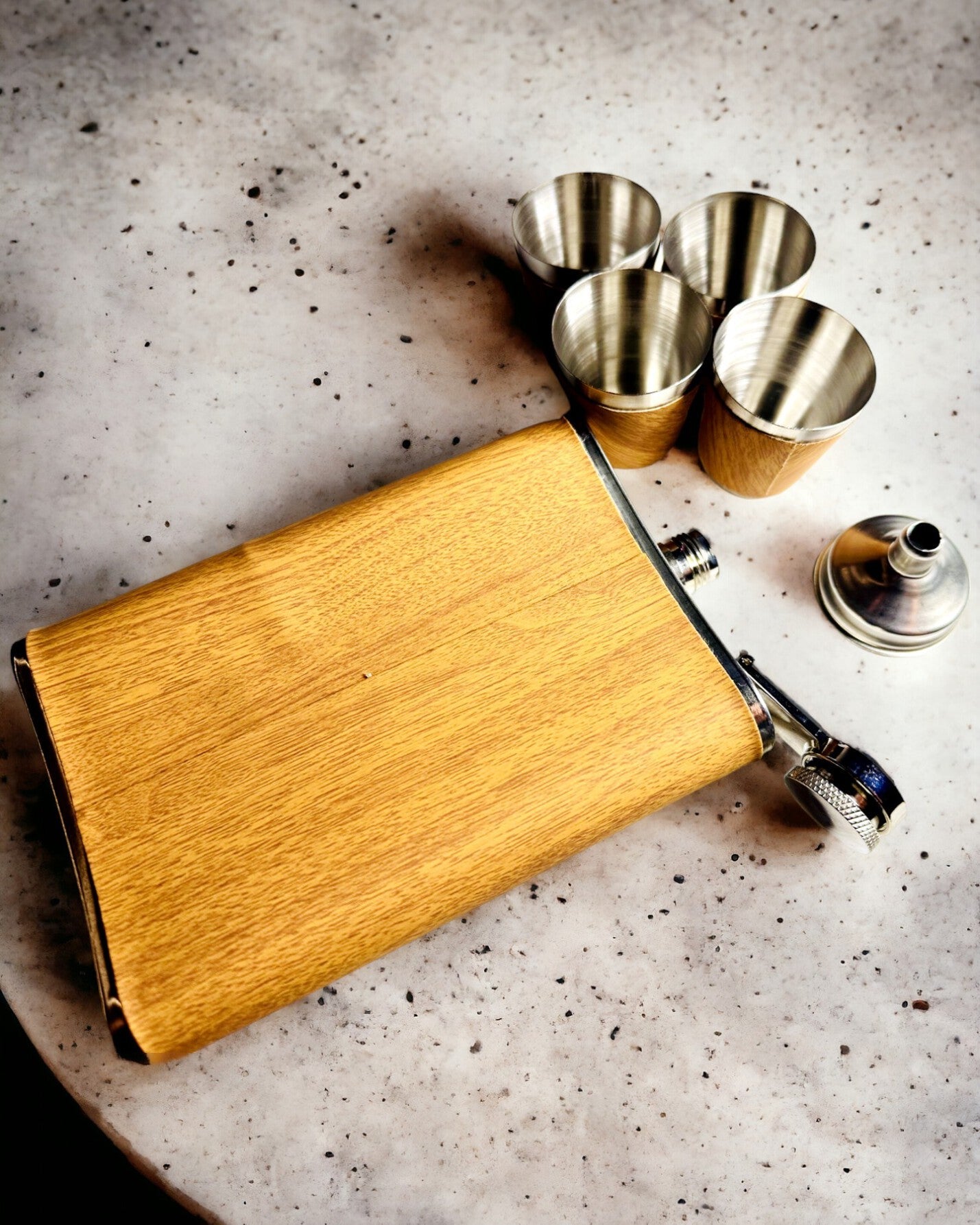 Conjunto de Madera "Piersiówka Elegance" con opción de personalización mediante grabado