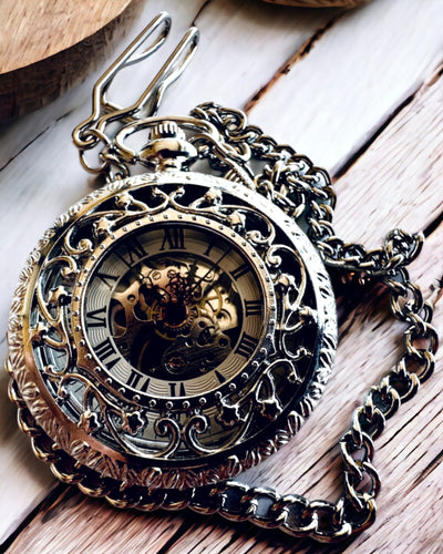 Reloj de bolsillo plateado "Vintage Elegance" con opción de personalización con grabado