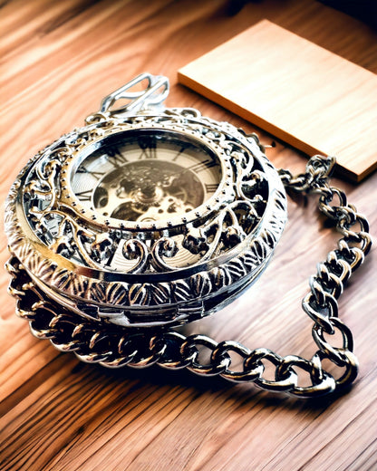 Reloj de bolsillo plateado "Vintage Elegance" con opción de personalización con grabado