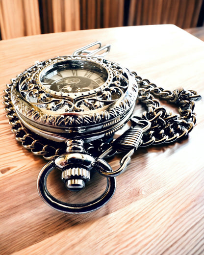 Reloj de bolsillo plateado "Vintage Elegance" con opción de personalización con grabado