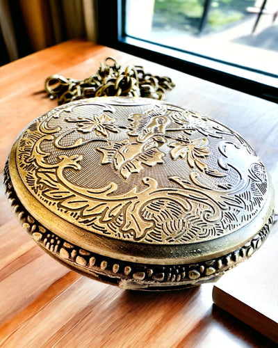 Reloj de Bolsillo "Motociclista Elegante" – Grabado