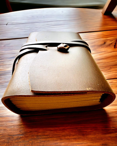 Notatnik Premium "RetroNotes" – Elegante cuaderno de Cuero Auténtico - 200 páginas, 120g, cuaderno, bloc de dibujo, color marrón, personalización con grabado