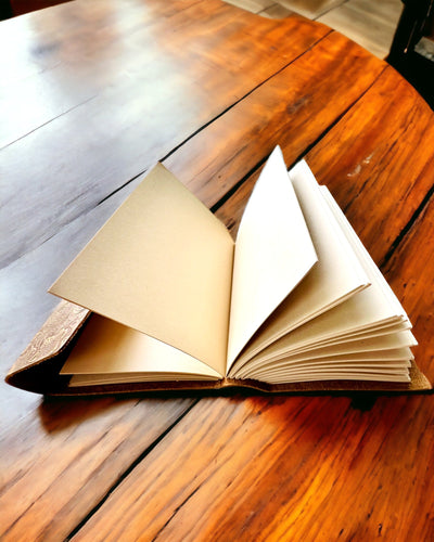 Cuaderno Retro de Lujo con Cubierta de Cuero - "Vintage Elegance", 480 páginas, posibilidad de personalización con grabado