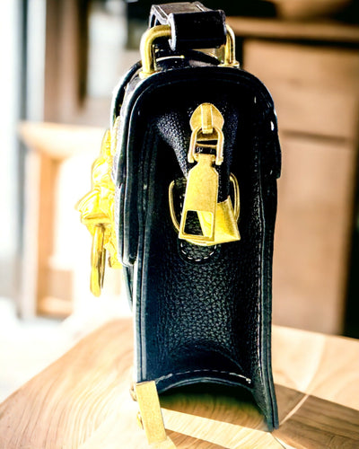 Bolso Cuadrado de Moda con Acento de León - color negro