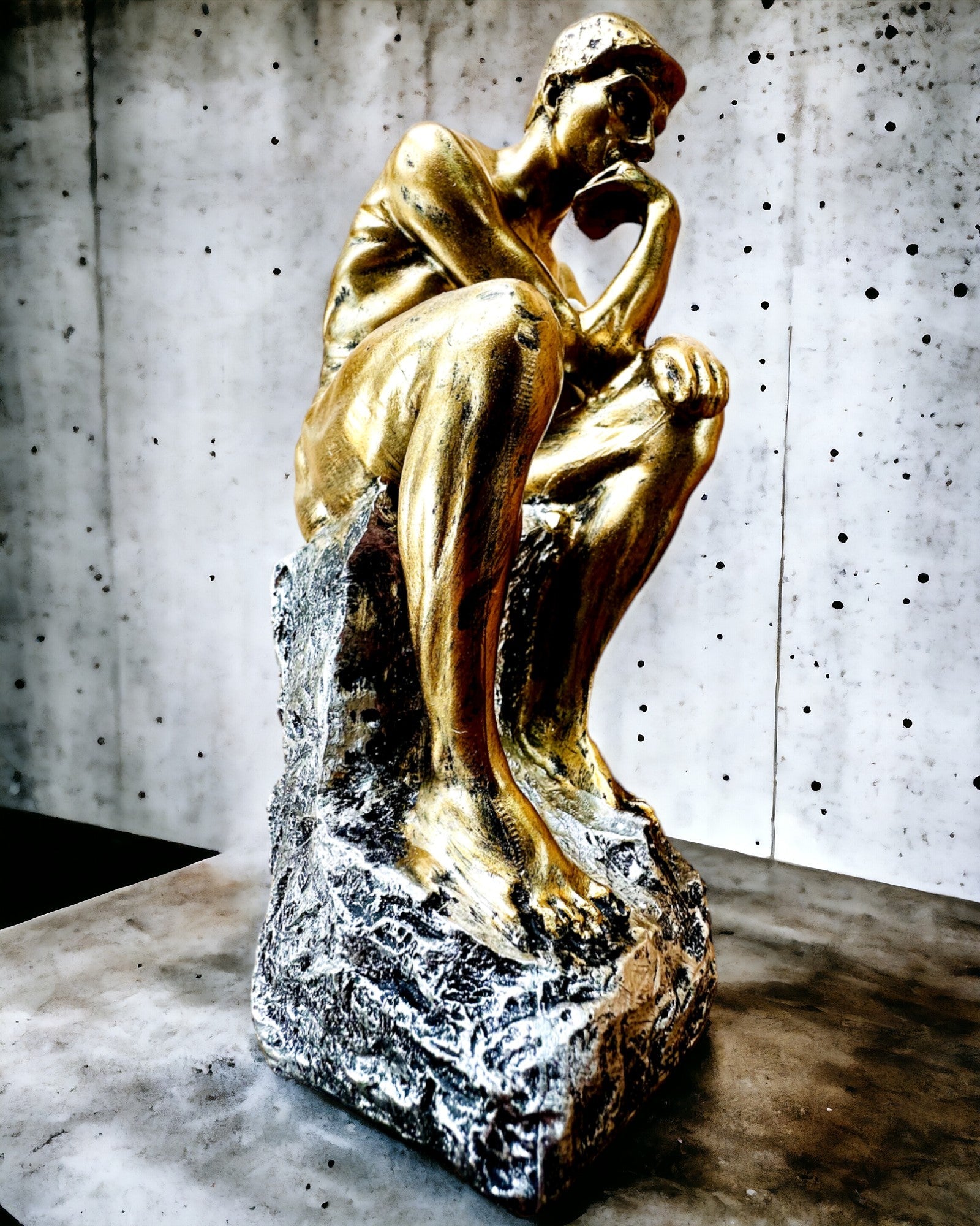 Pensador Dorado - Figura de resina, personalización con grabado