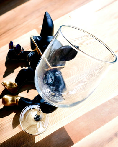 Figura Exclusiva "Bulldog Estiloso", color negro, soporte para copa de vino o champán, personalización con grabado