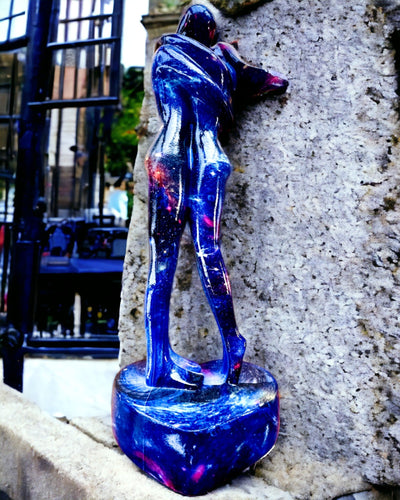 Abrazo Cósmico - Figura de Resina con Opción de Grabado