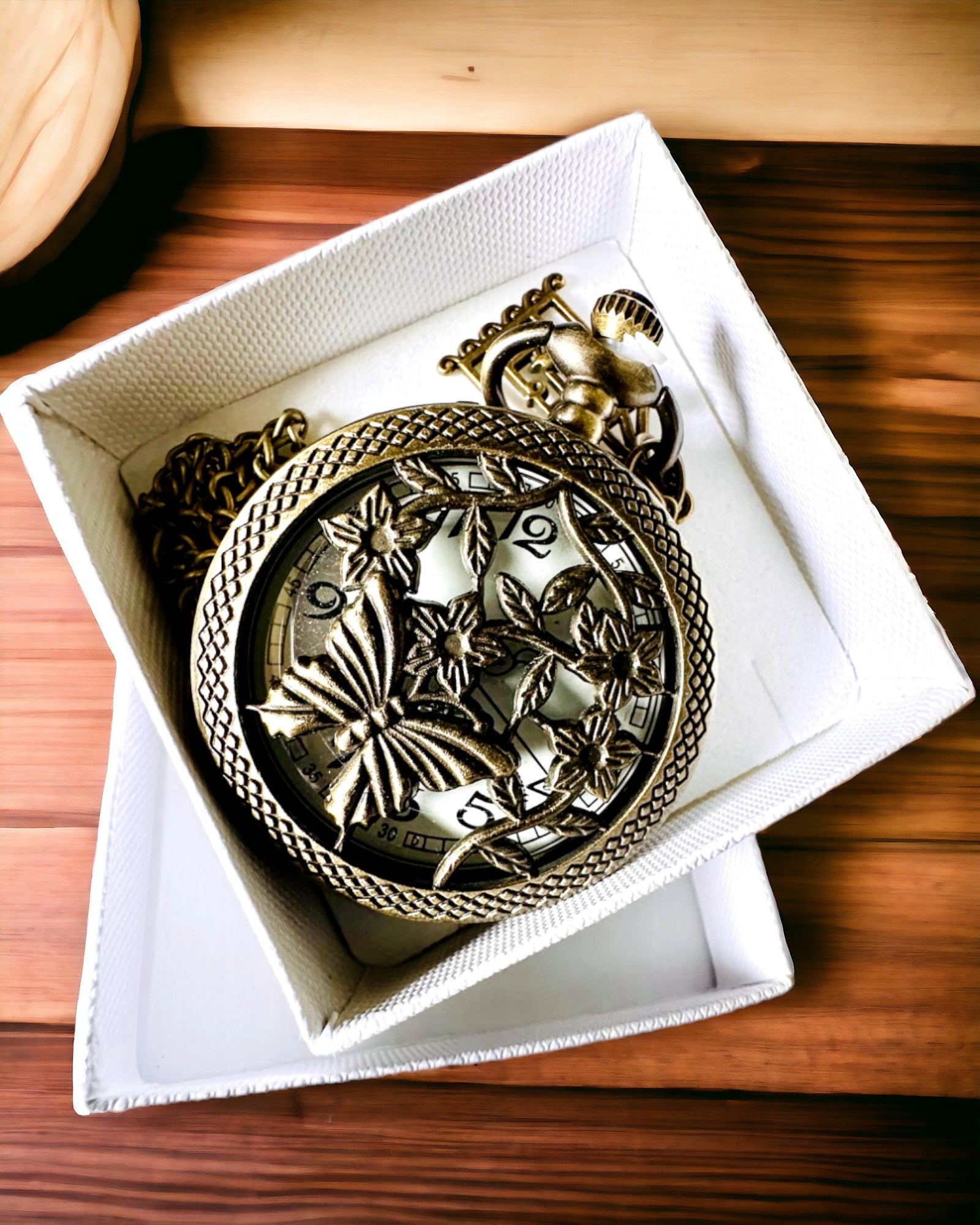 Reloj de Bolsillo "Elegancia de Mariposa" con opción de personalización con grabado