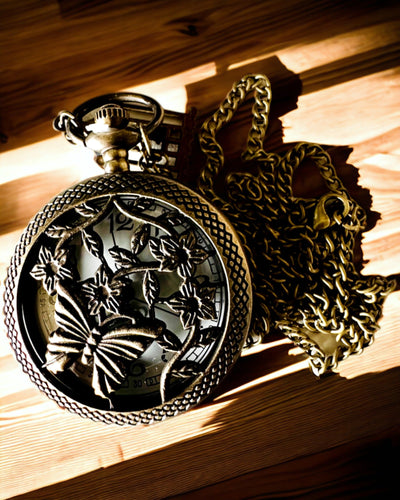 Reloj de Bolsillo "Elegancia de Mariposa" con opción de personalización con grabado