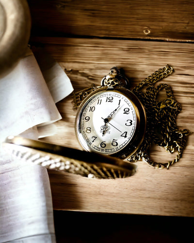 Reloj de Bolsillo "Elegancia de Mariposa" con opción de personalización con grabado