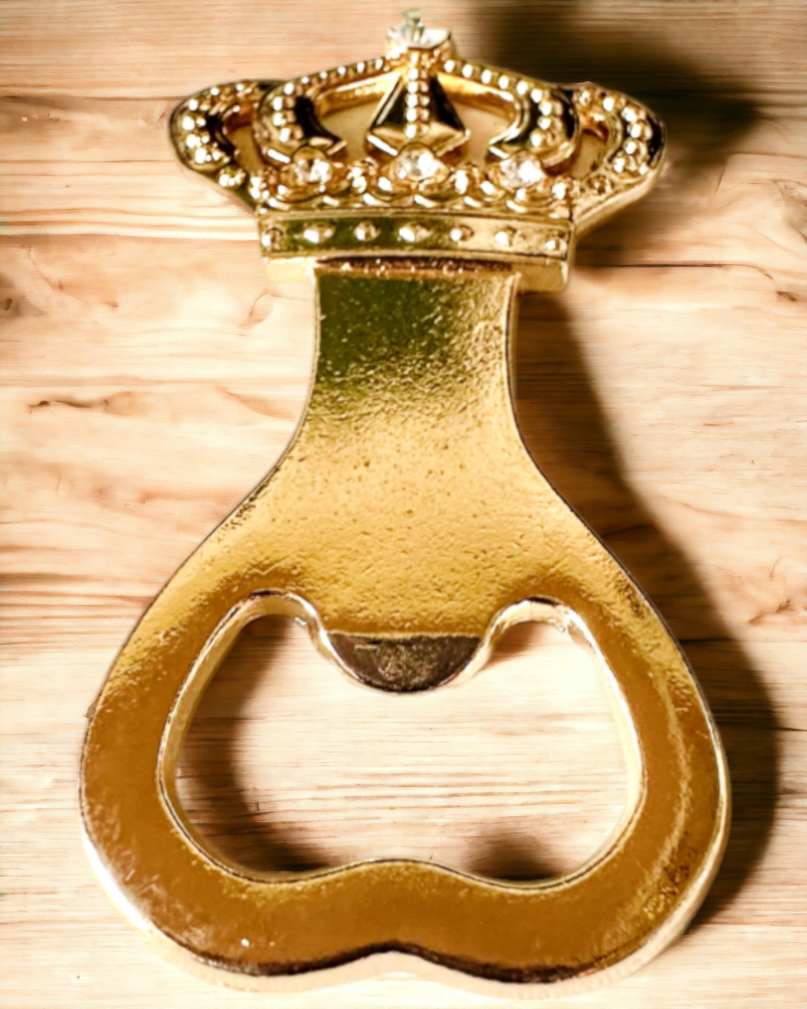 Abrebotellas "Korona Króla" de color dorado, posibilidad de personalización con grabado