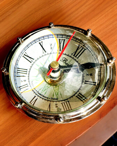 Bailey Compass Clock - Reloj Elegante con motivo de Brújula con Posibilidad de Grabado