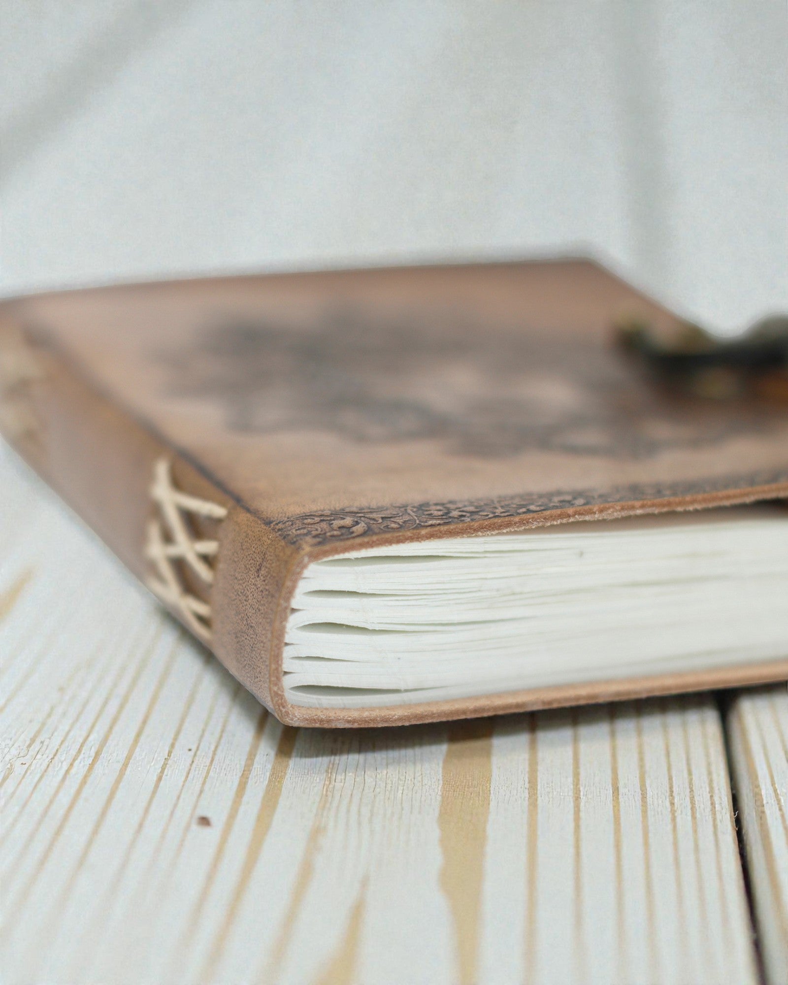 Sylva Spirit – Libreta de notas de cuero «Hombre Verde» con cierre metálico