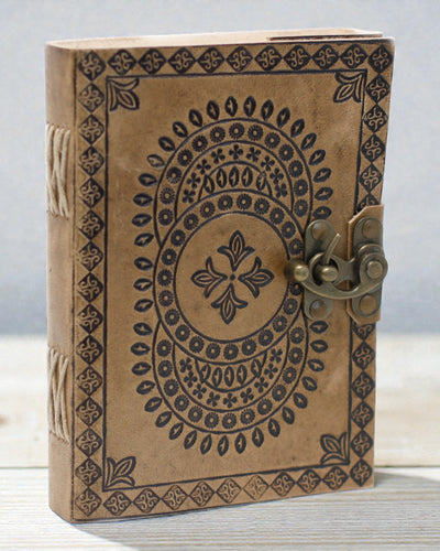 Mandala Armonía – Cuaderno de piel con mandala grabada en relieve