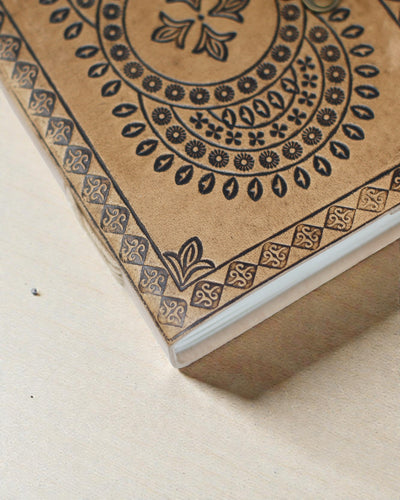 Mandala Armonía – Cuaderno de piel con mandala grabada en relieve