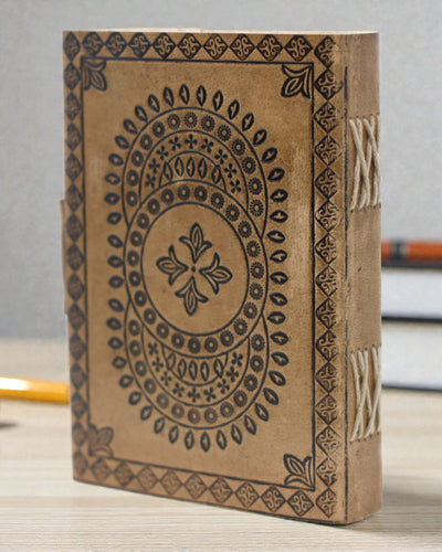 Mandala Armonía – Cuaderno de piel con mandala grabada en relieve