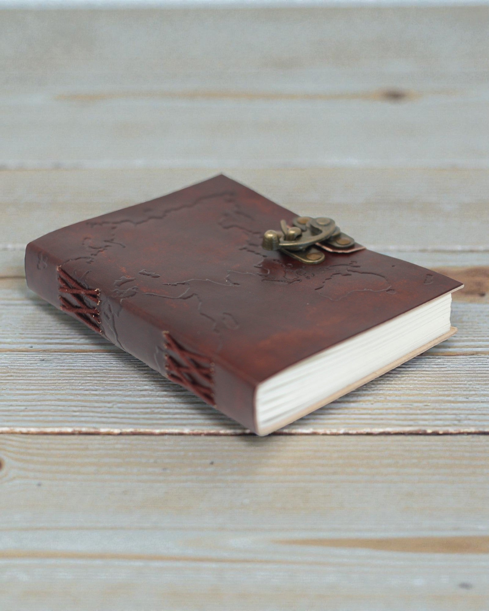 Terra Voyage – Cuaderno de piel con mapa del mundo en relieve