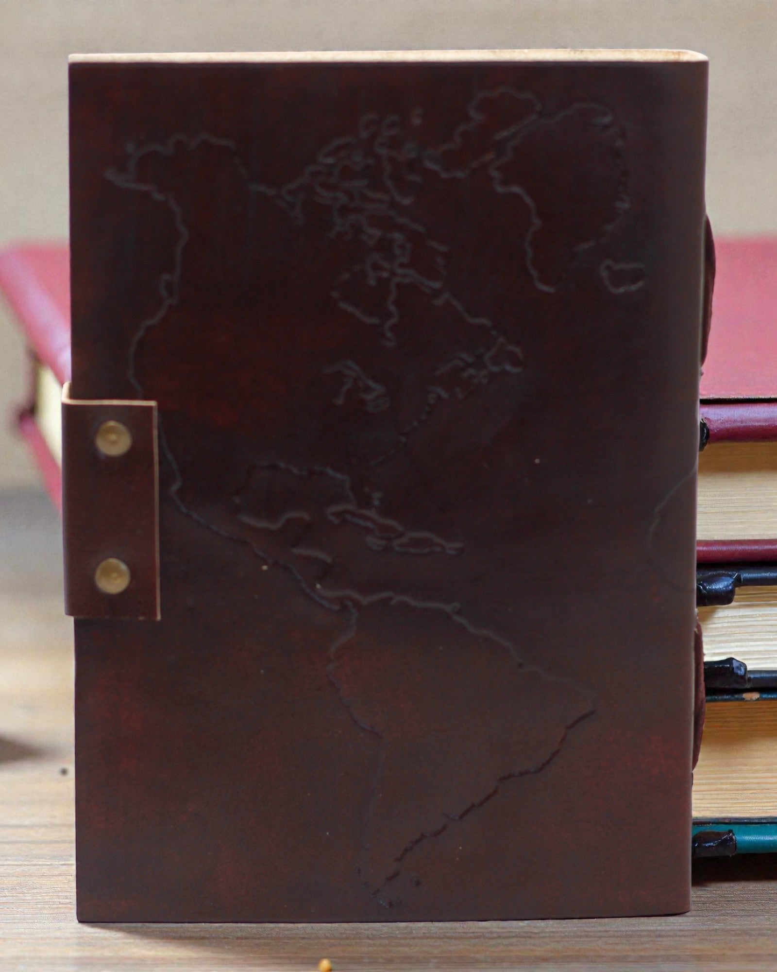 Terra Voyage – Cuaderno de piel con mapa del mundo en relieve