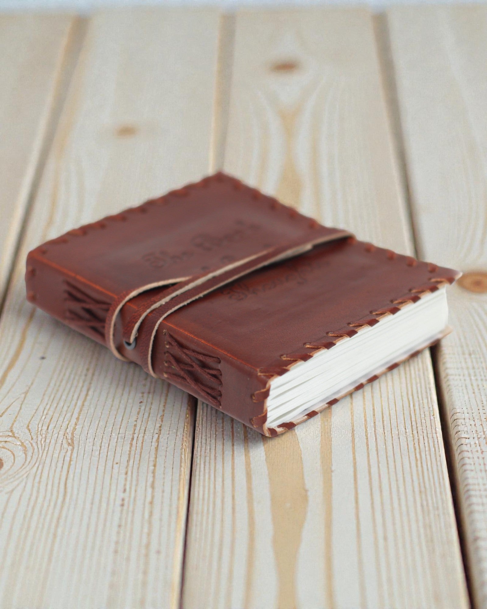 Liber Mentis – Cuaderno de notas de cuero, libro de pensamientos con correa envolvente